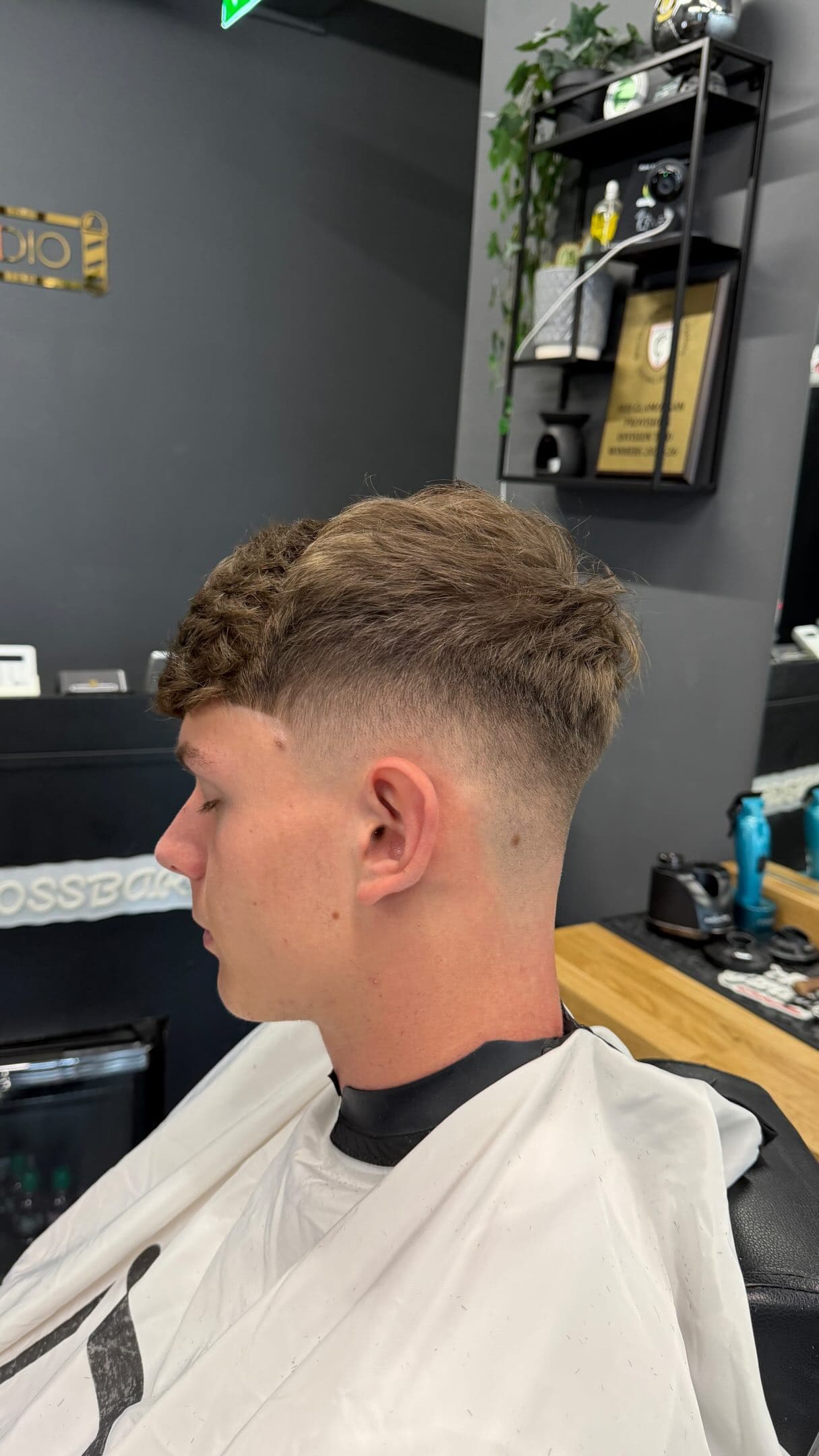 Textured skin fade, full-height profile